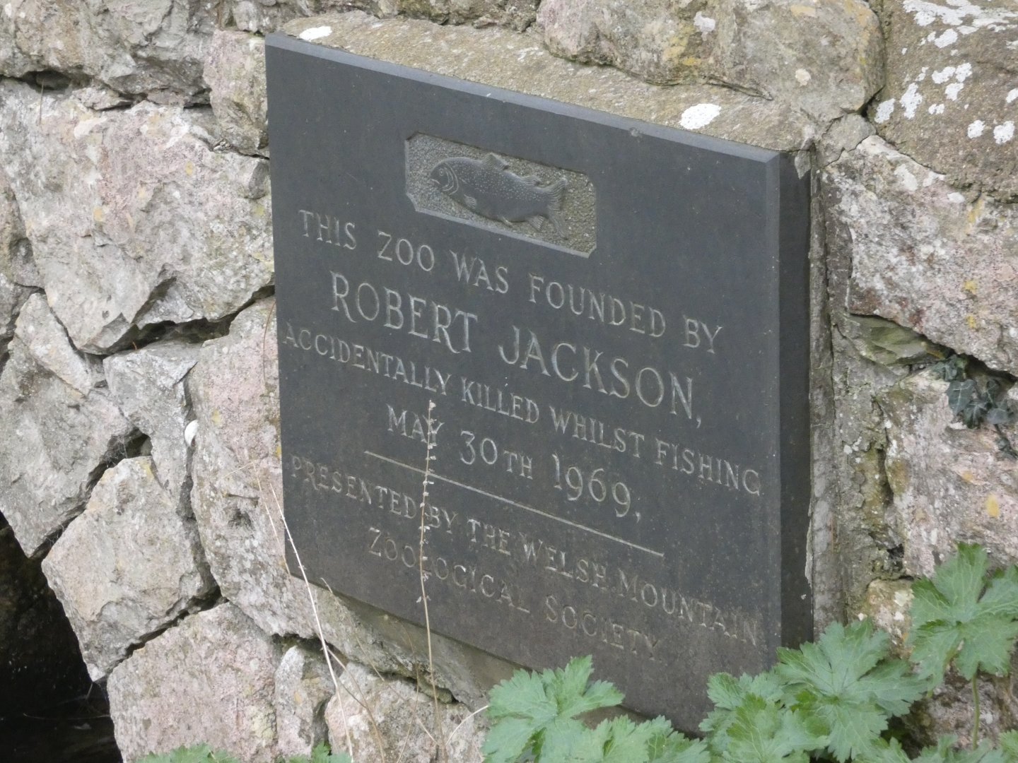 Memorial plaque to the zoo's founder