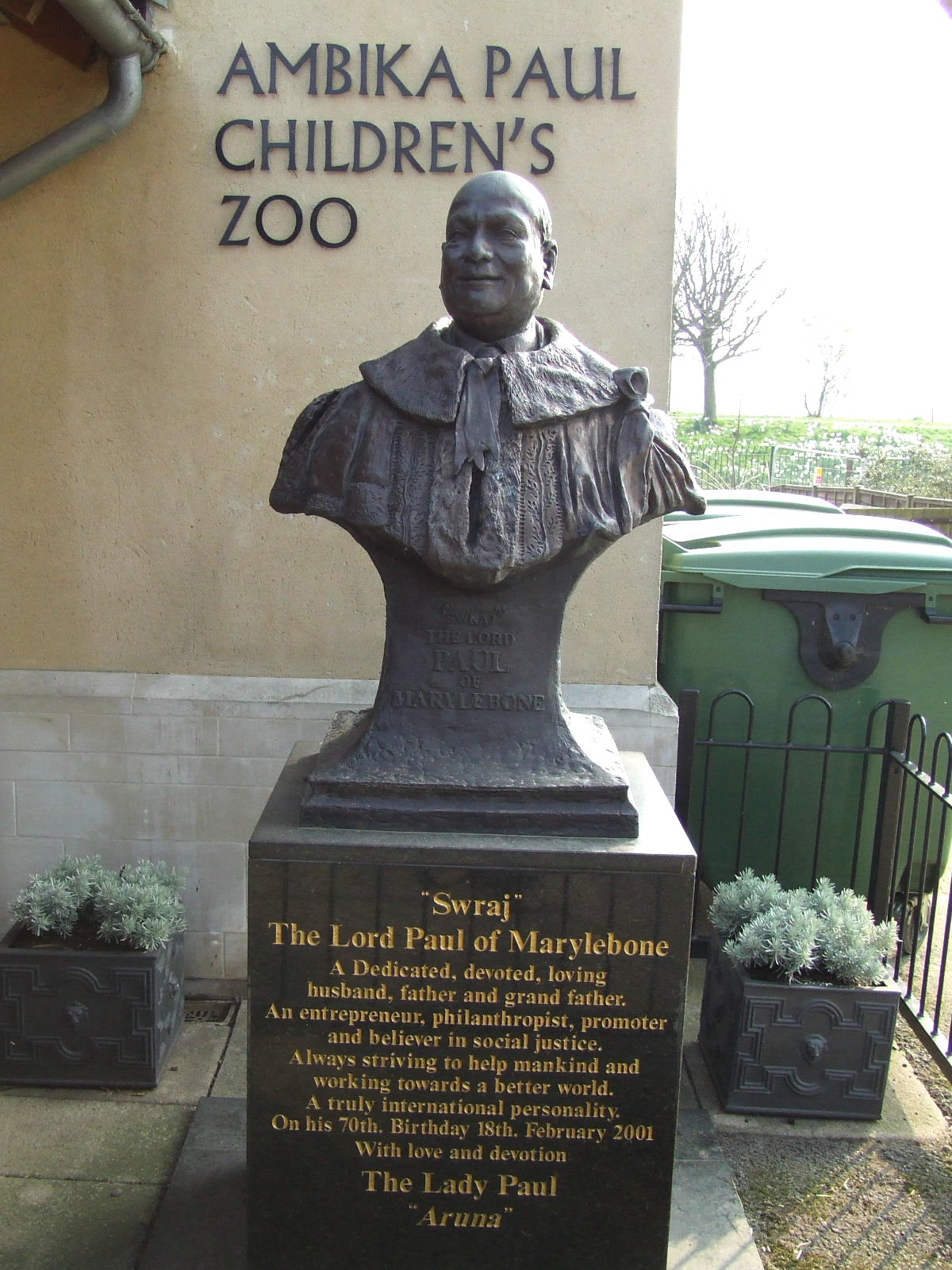 Memorial Statue, Ambika Paul Children's Zoo, Animal Adventure