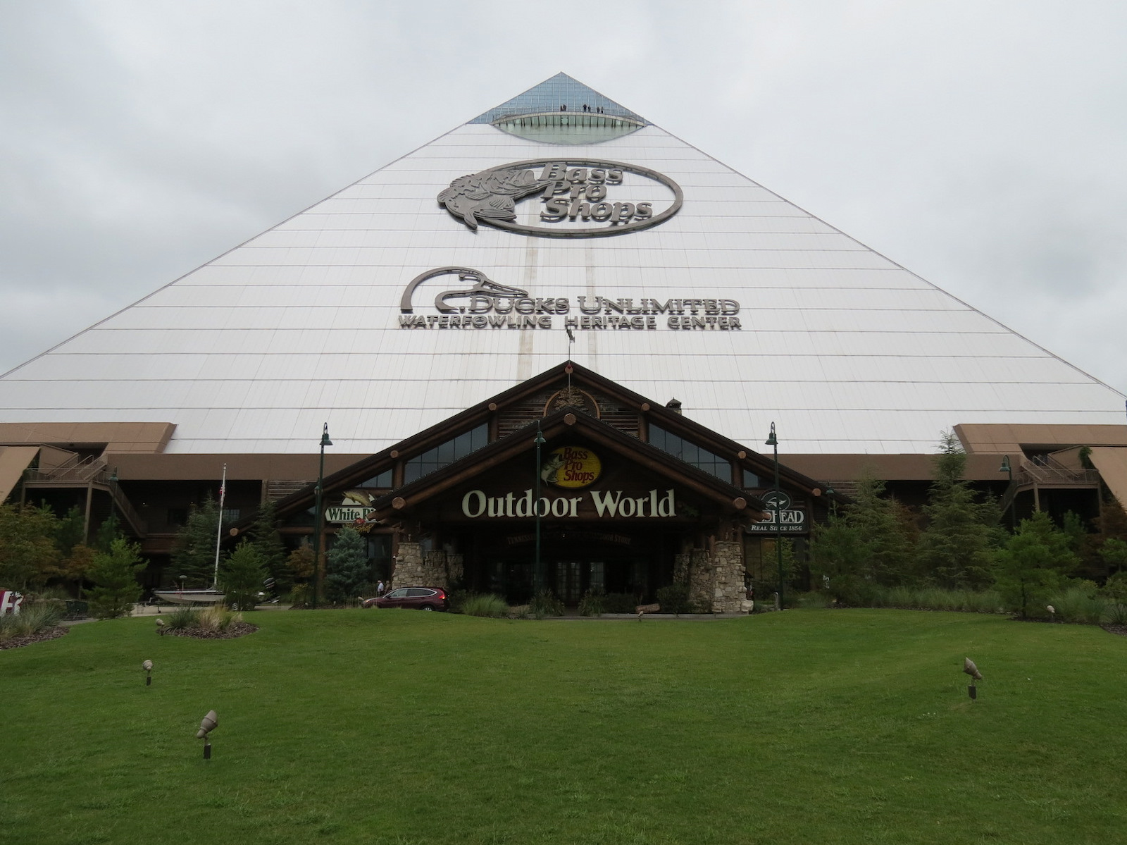 Memphis Bass Pro Shop - Exterior
