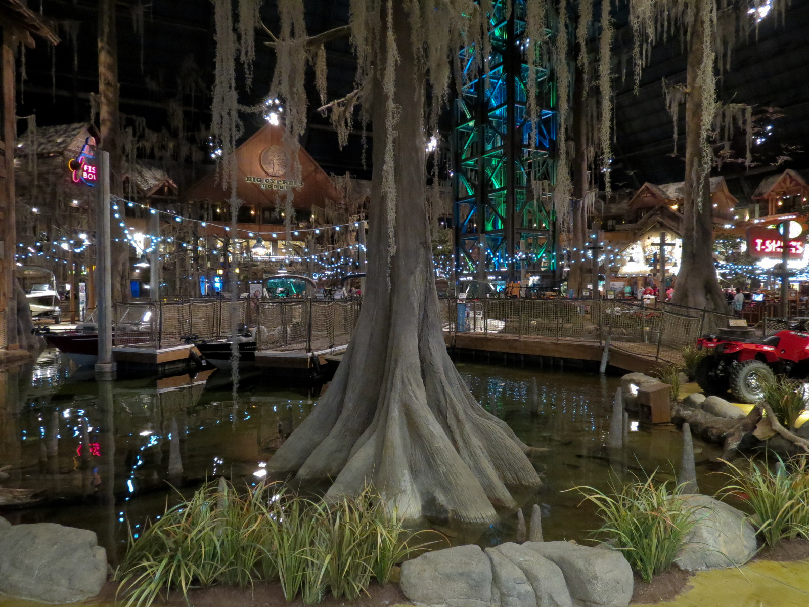 Memphis Bass Pro Shop - Native Fish Pond