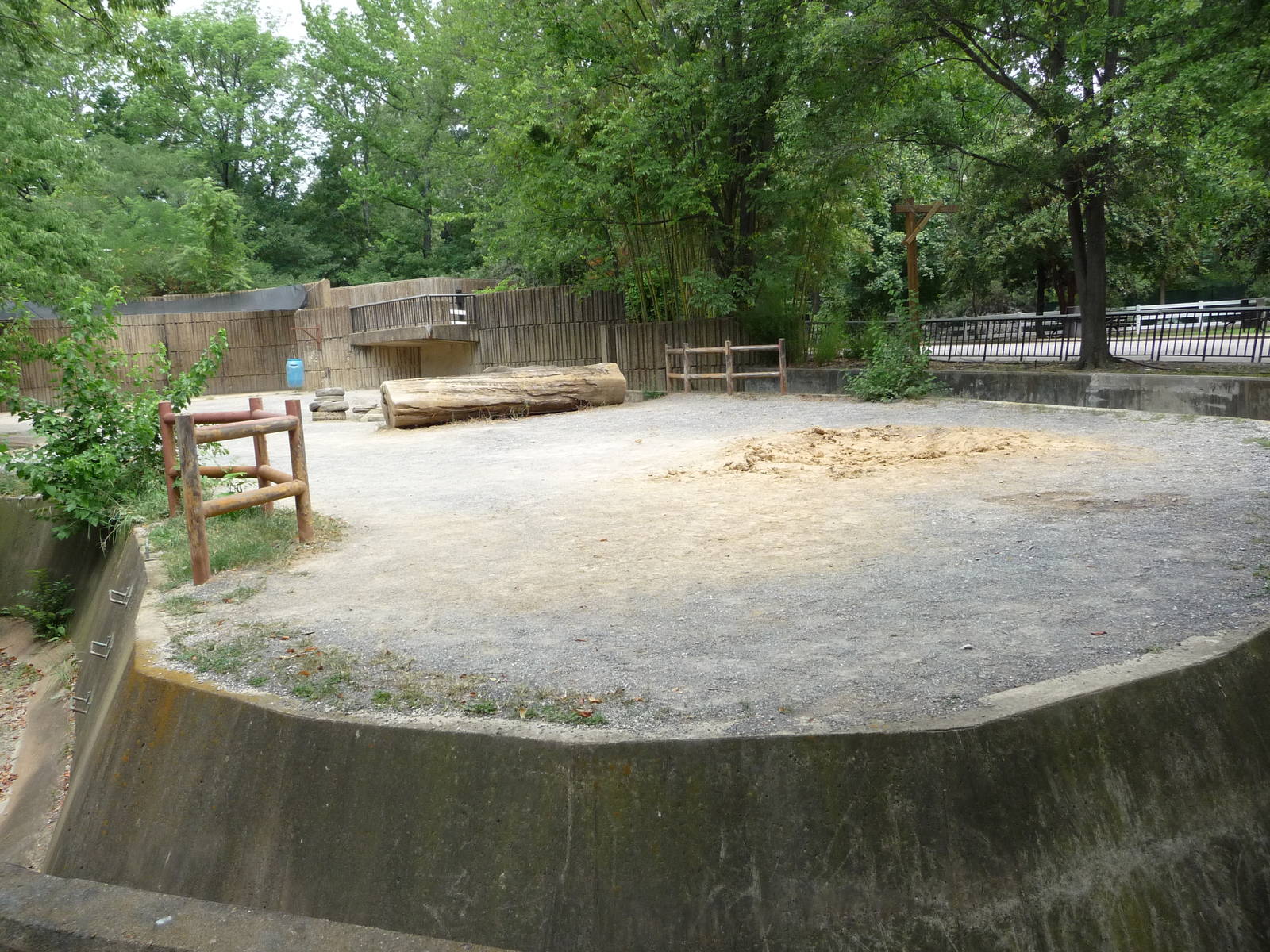 Memphis Zoo - White Rhino Paddock