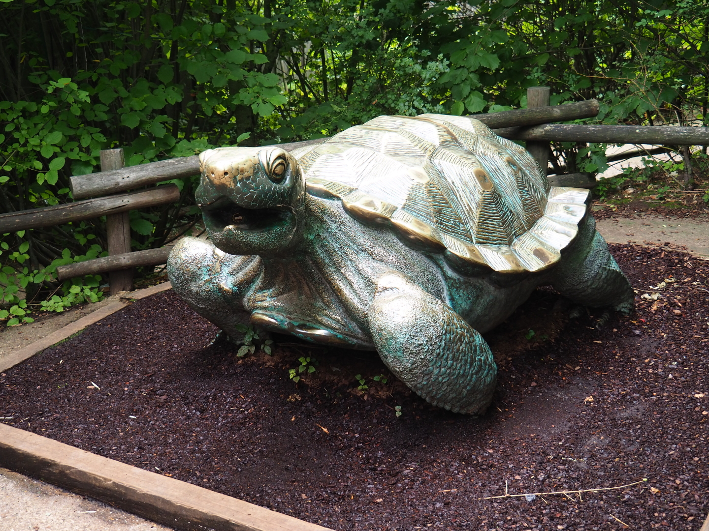 Metal statue of Megalochelys atlas, 2019-07-21