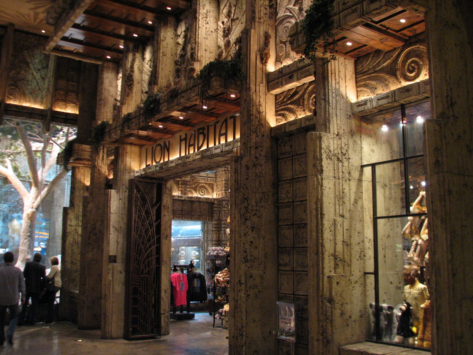 MGM Grand Lion Habitat - Gift Shop Exterior
