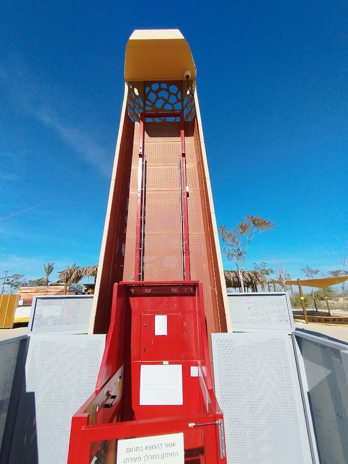 Midbarium - Giraffe Elevator