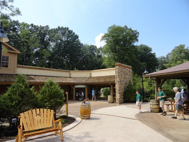 Mike and Mary Stark Grizzly Ridge - Bear Building, Red Wolf Viewing, and Ed