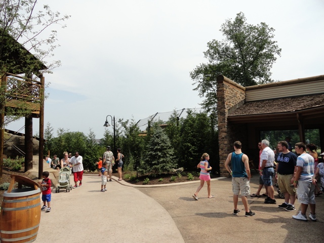 Mike and Mary Stark Grizzly Ridge - Path From Otter Underwater Viewing