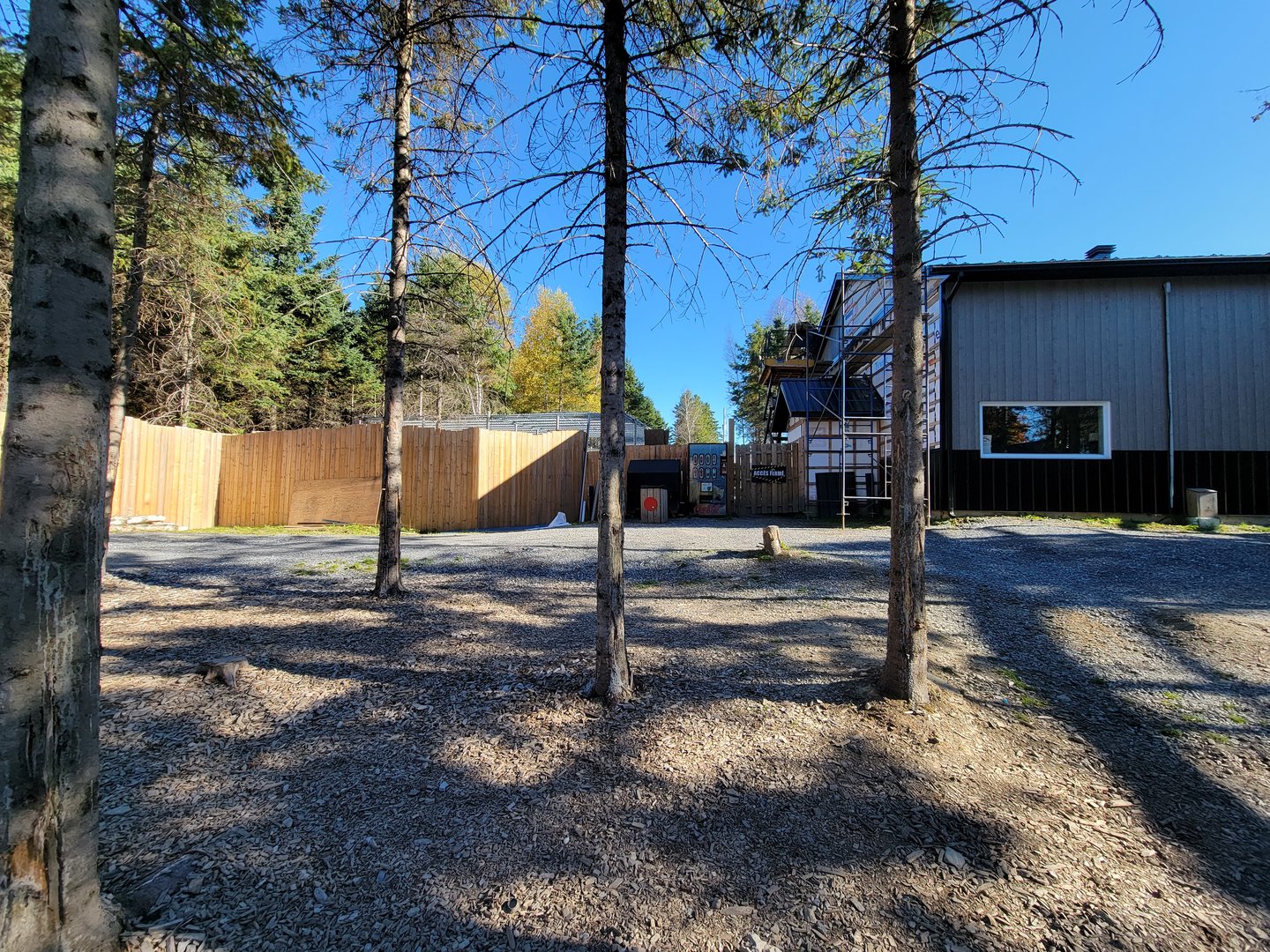 Miller Zoo - End of exotic pavillon building, closed off exhibit area