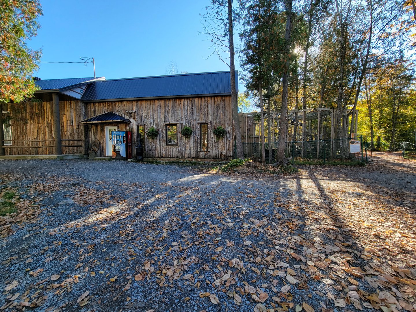 Miller Zoo - Parrot building