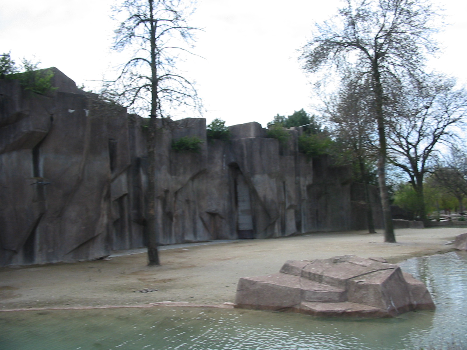 Milwaukee County Zoo 2003 - Exhibit for which species?