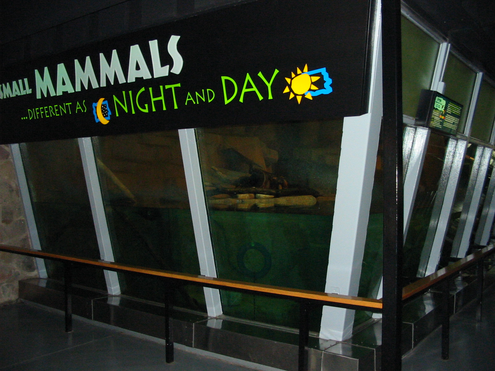 Milwaukee County Zoo 2003 - Otter exhibit?