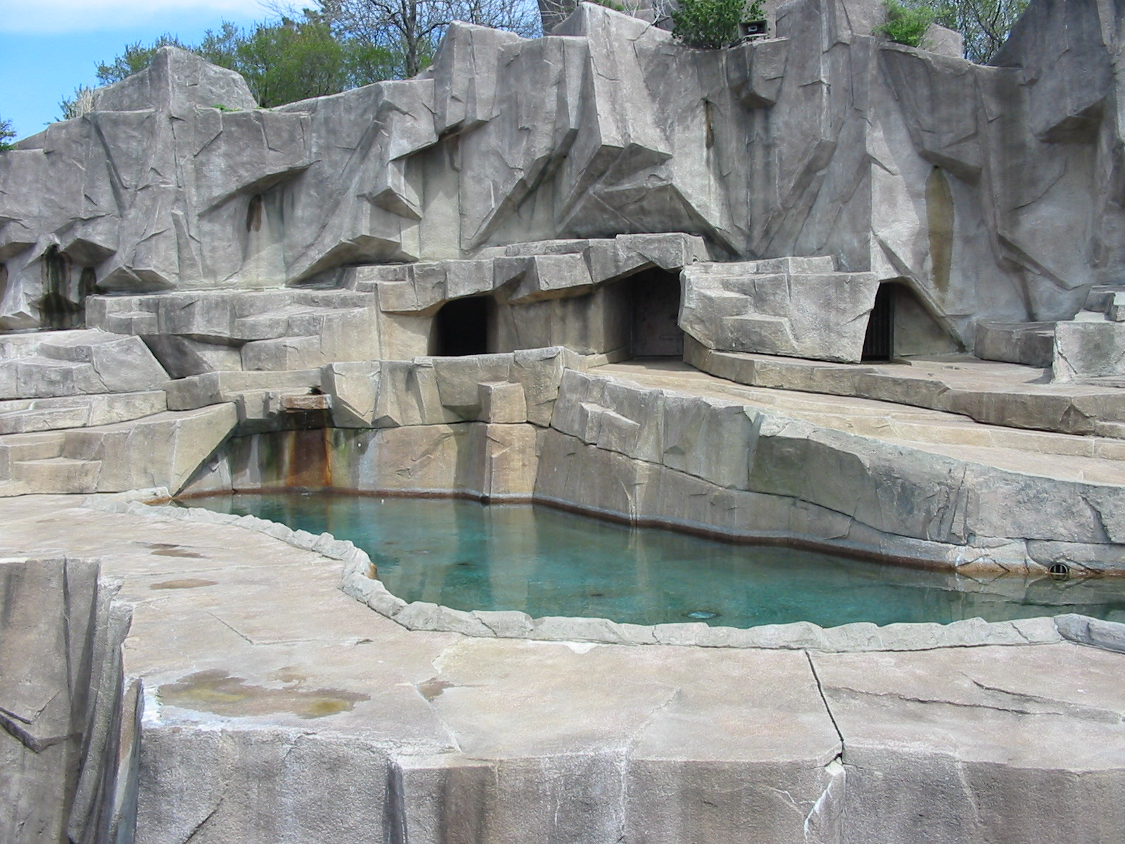 Milwaukee County Zoo 2003 - Pool in the Polar Bear exhibit