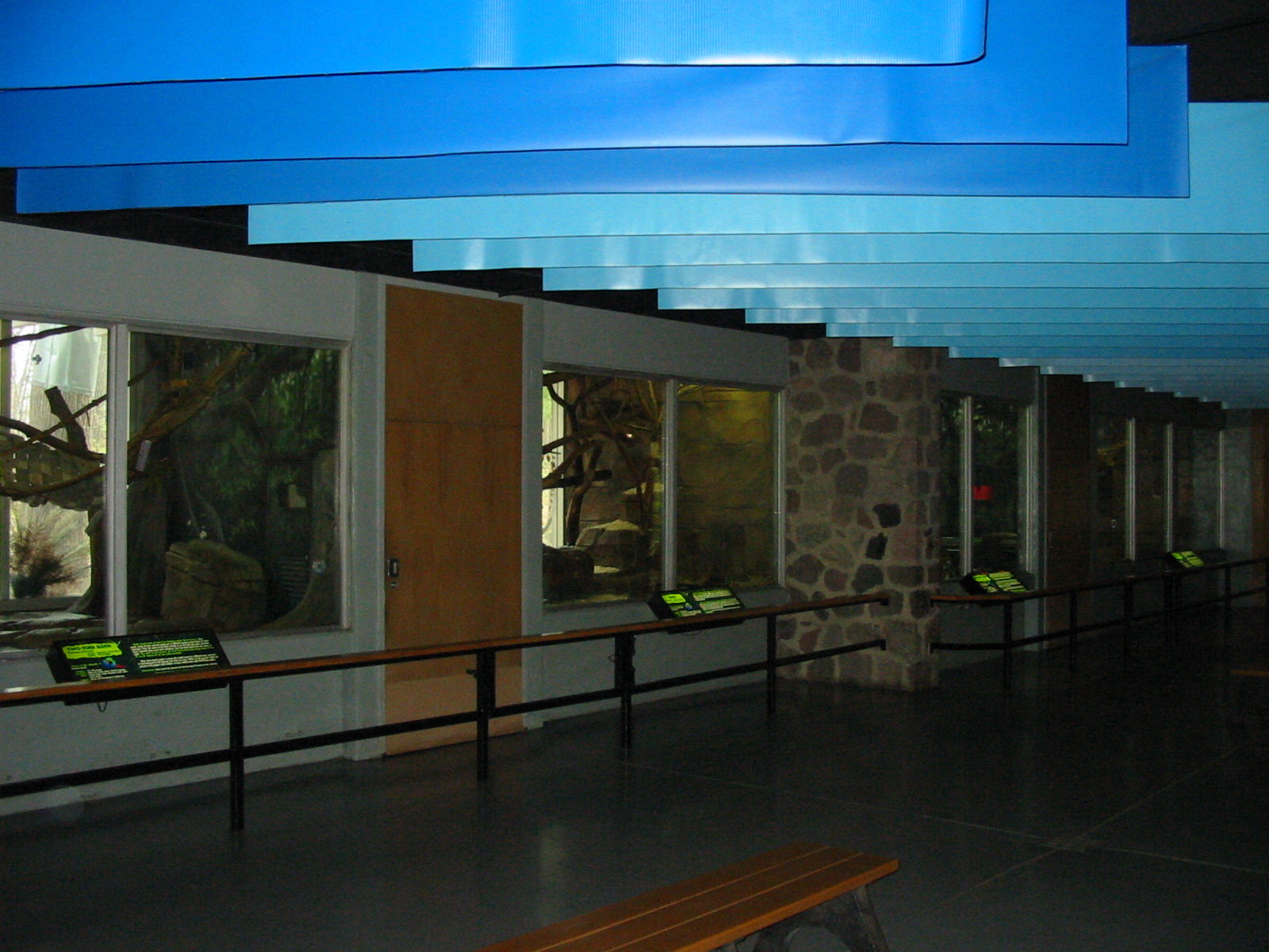 Milwaukee County Zoo 2003 - Which building is this?