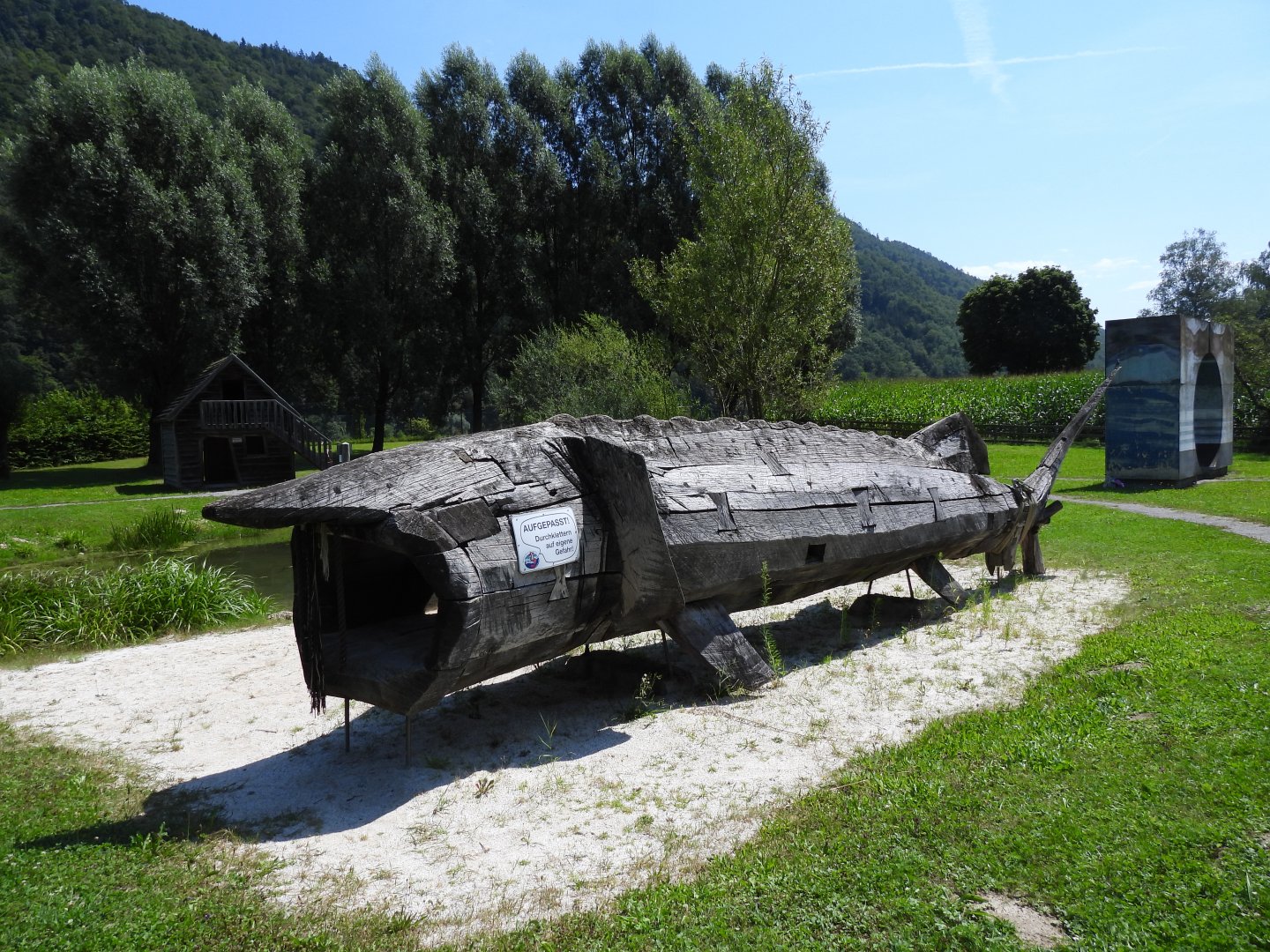 Mini Donau Engelhartszell - Wooden beluga sturgeon
