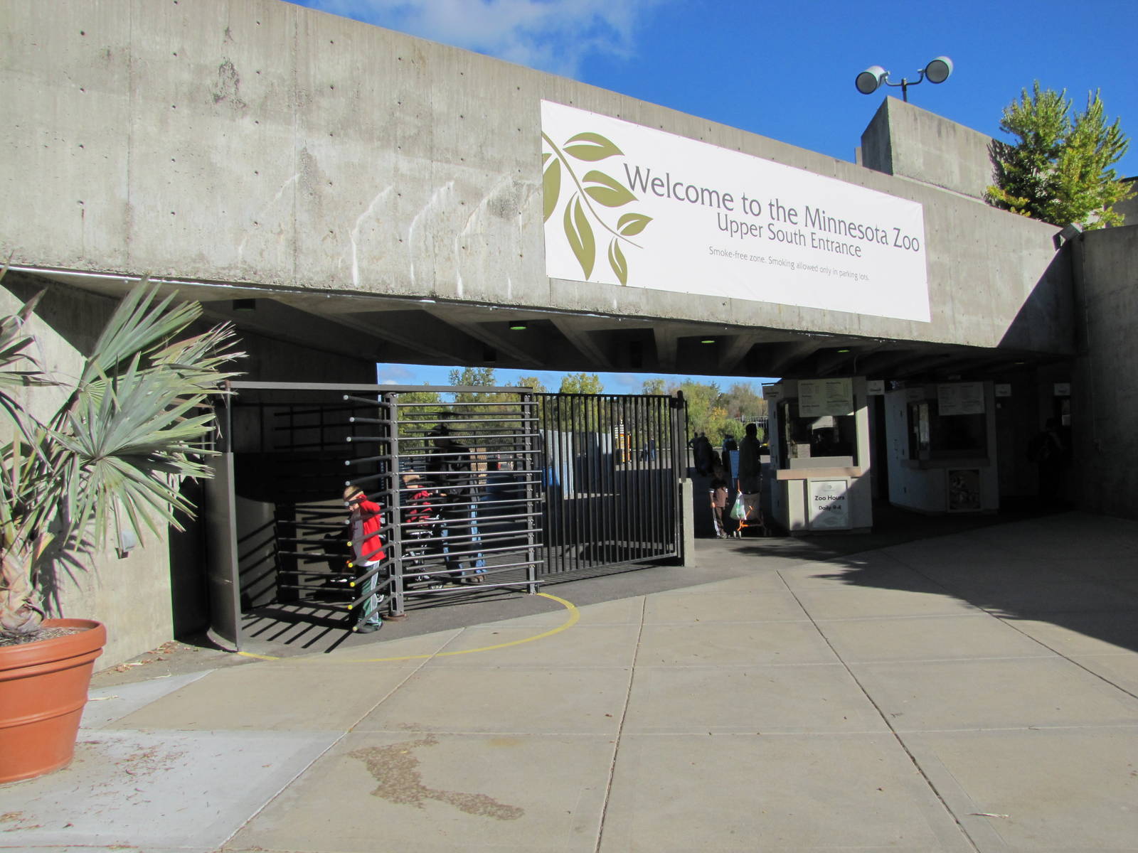 Minnesota Zoo 2010 - Front entrance