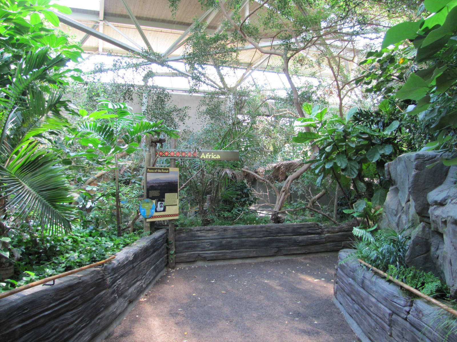Minnesota Zoo 2010 - General view inside Tropics Trail