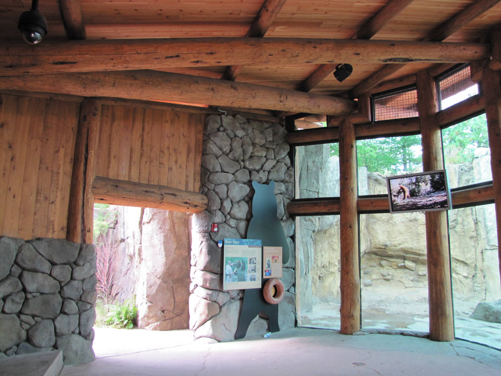 Minnesota Zoo 2010 - Second visitor area of Alaskan Brown Bear exhibit