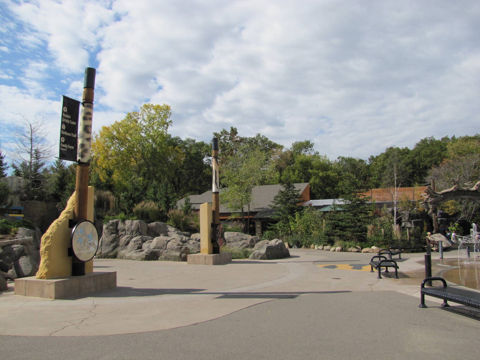 Minnesota Zoo 2010 - Square in front of Grizzly Coast