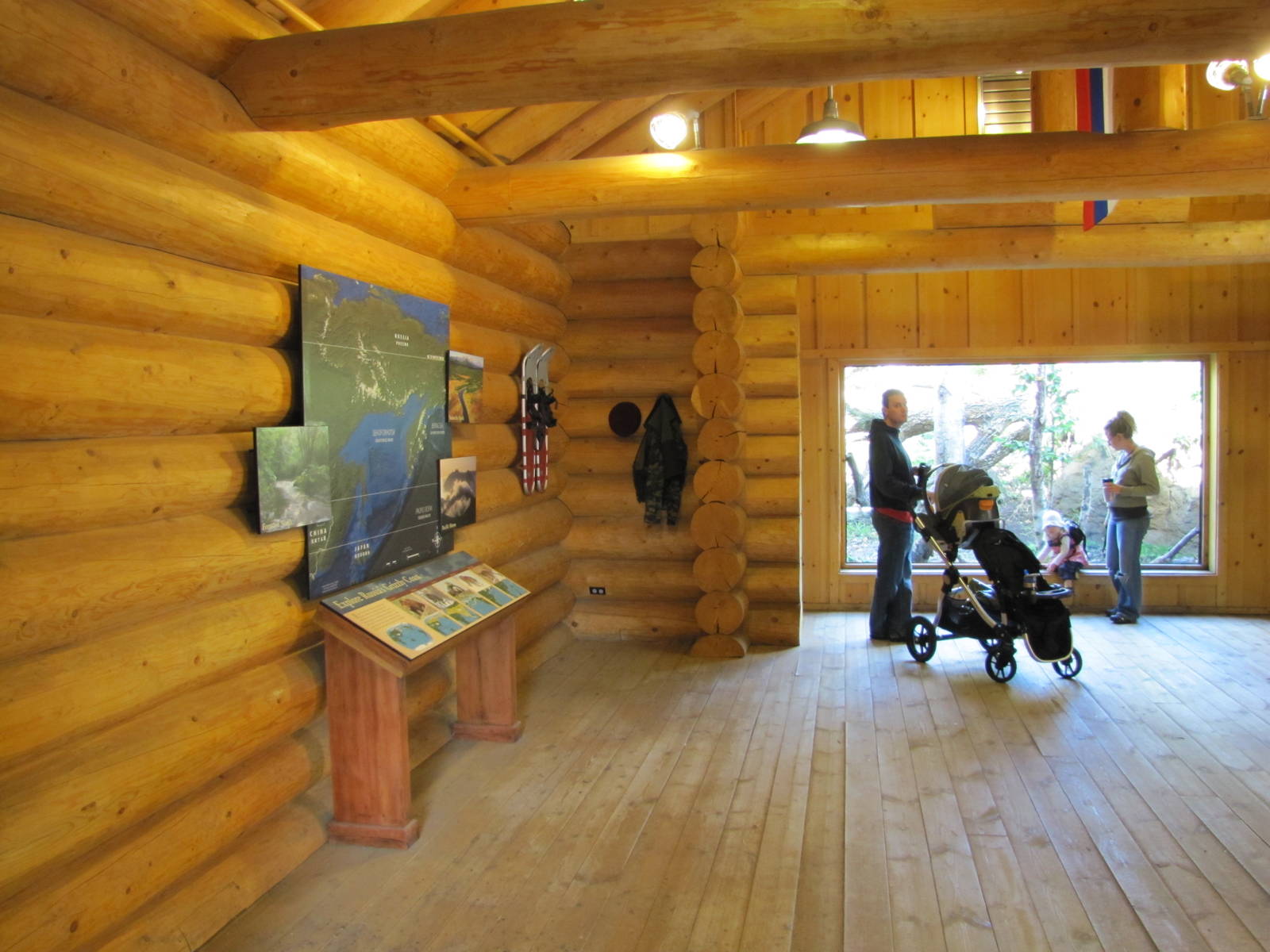 Minnesota Zoo 2010 - Viewing hut for European Wild Boar and Amur Leopard