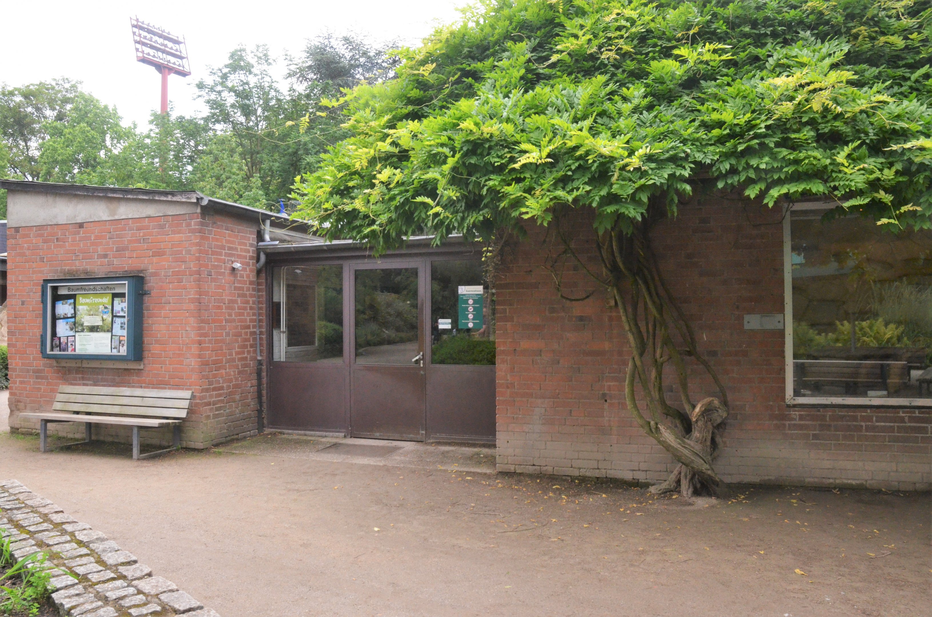 Mixed Mammal House at Krefeld, 15/06/19