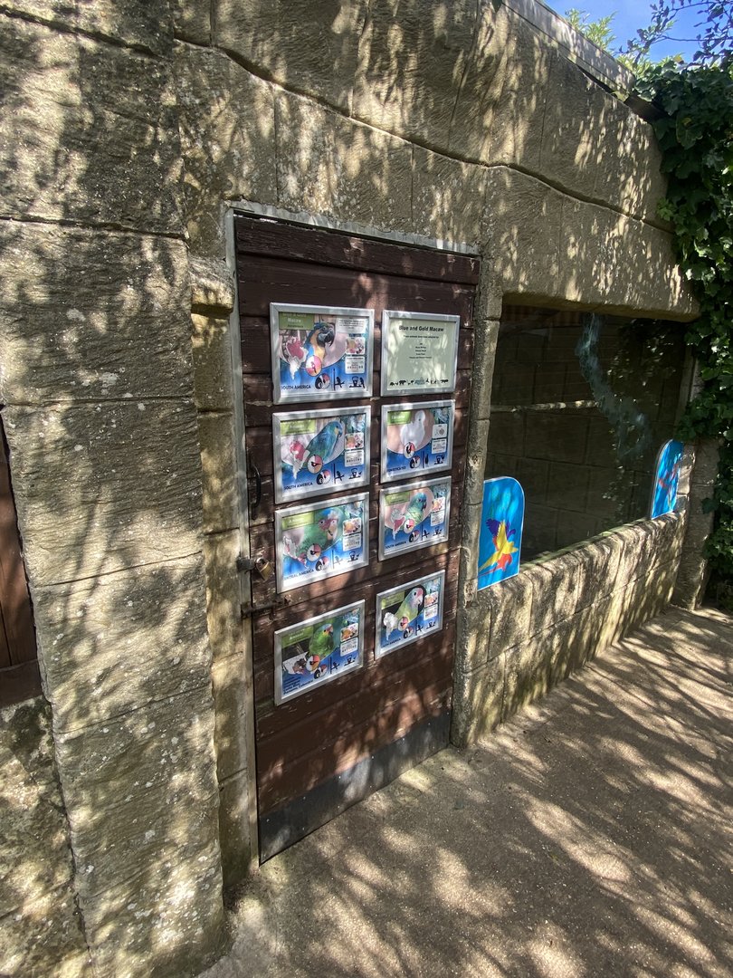 Mixed parrot aviary signage 140923