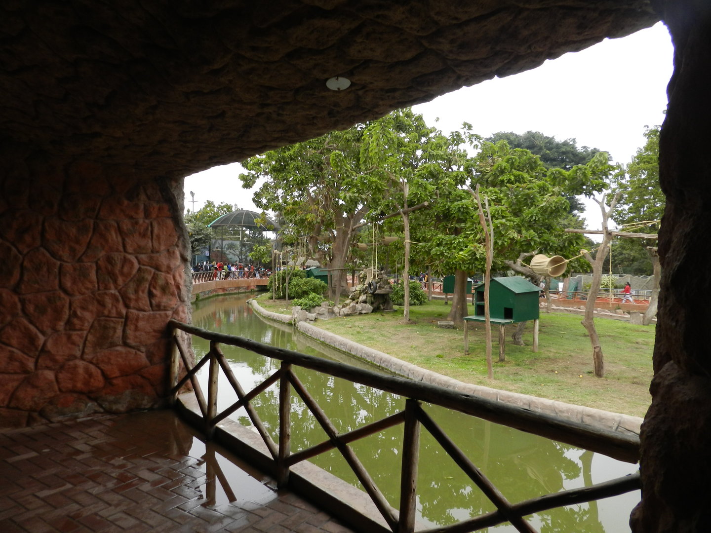 Mixed species island - Parque de Las Leyendas