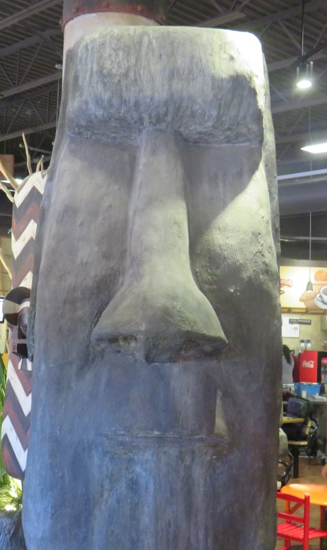 Moai head in main restaurant