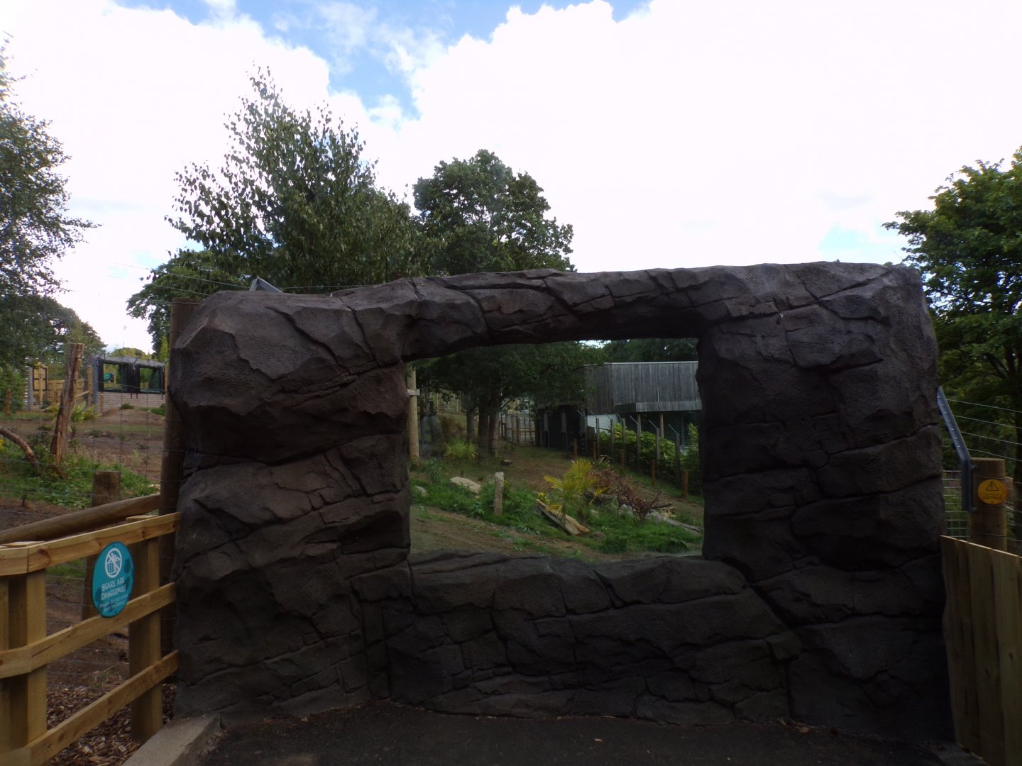 Mock rock viewing area for sloth bears 18.7.25
