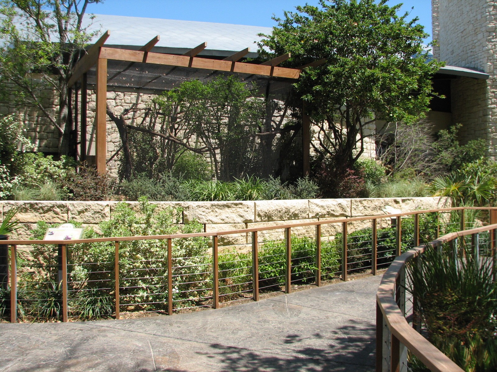 MOLA - Golden Lion Tamarin and Hoffmans Two-toed Sloth Exhibit