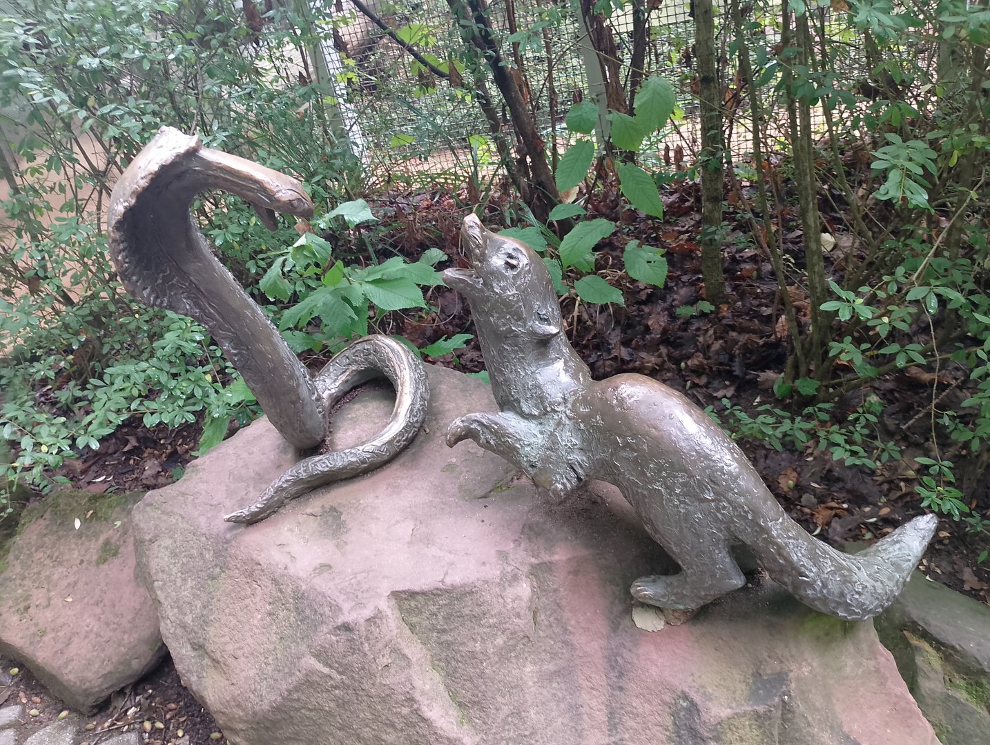 Mongoose and cobra statues