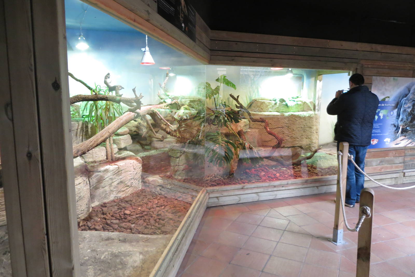 Monitor enclosure 140216