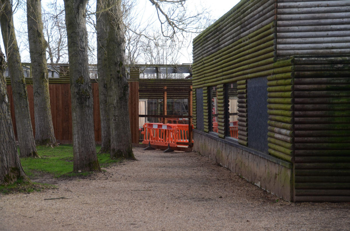 Monkey house, lemur walkway blocked