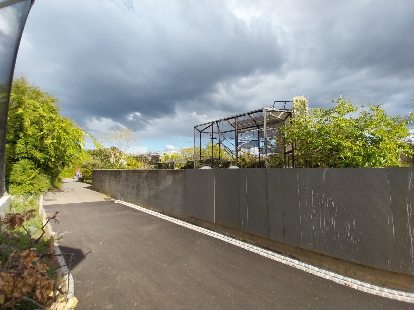 Monkey house - Rooftop exhibits and visitor area