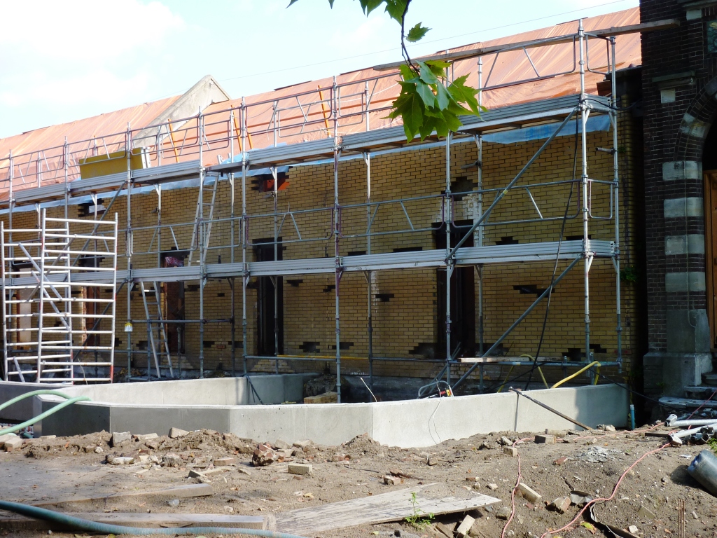 Monumental Bird House Artis August 2010