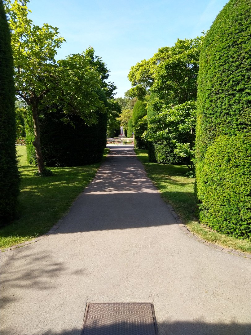 Moorish garden - central lane