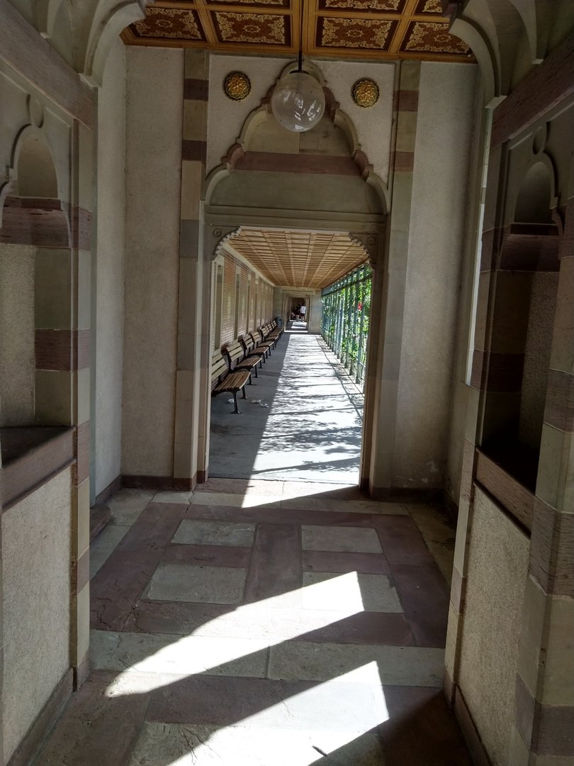 Moorish garden - "whispering" gallery