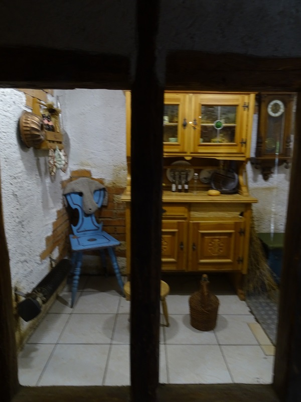 Mouse house: House mouse enclosure