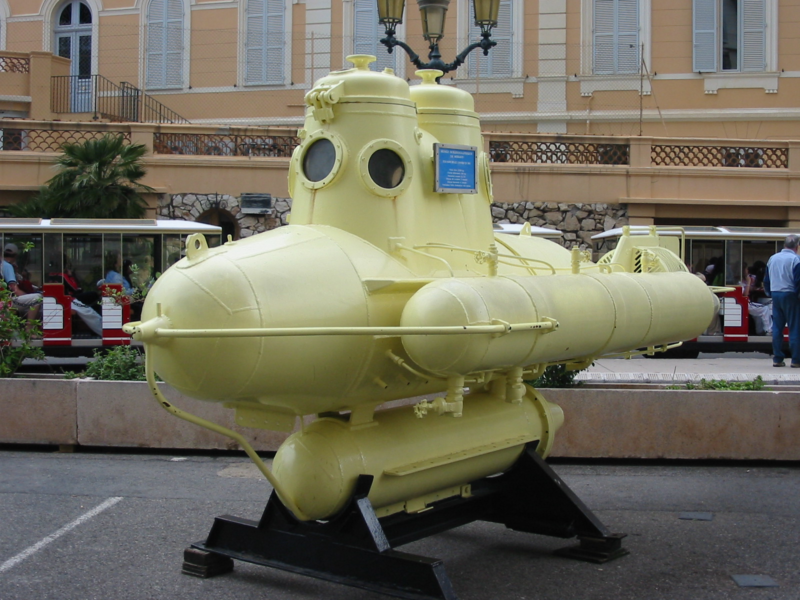 Musee Oceanographique 2005 - Old mini-submarine