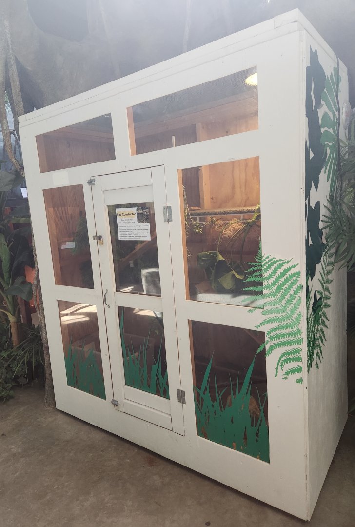 Museum Of Arts & Sciences (GA) - Boa Constrictor "closet" exhibit