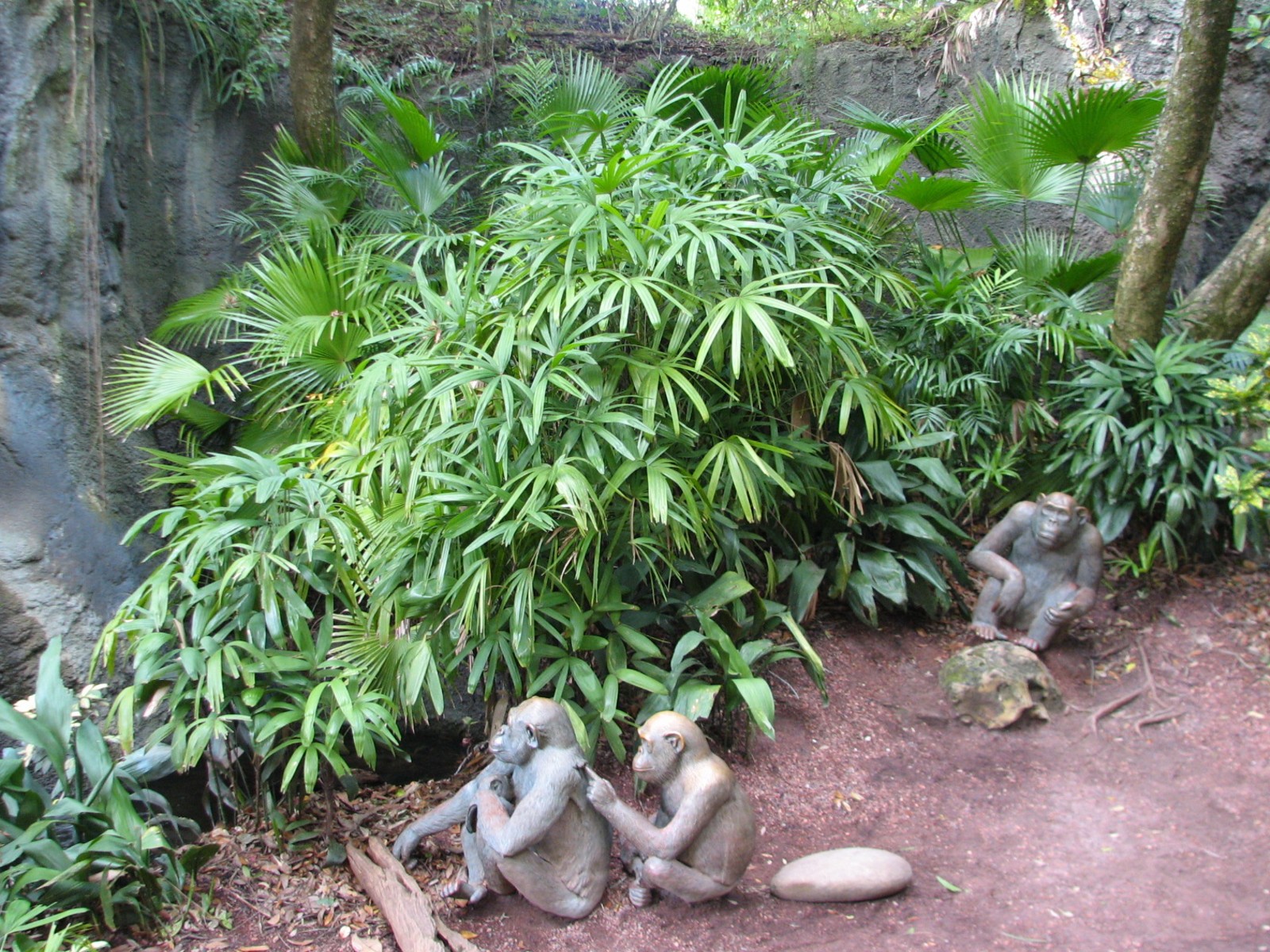 Myombe Reserve - Chimpanzee Statues