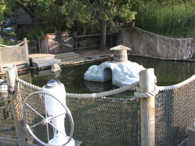 Nairobi Village - Remote Control Boats