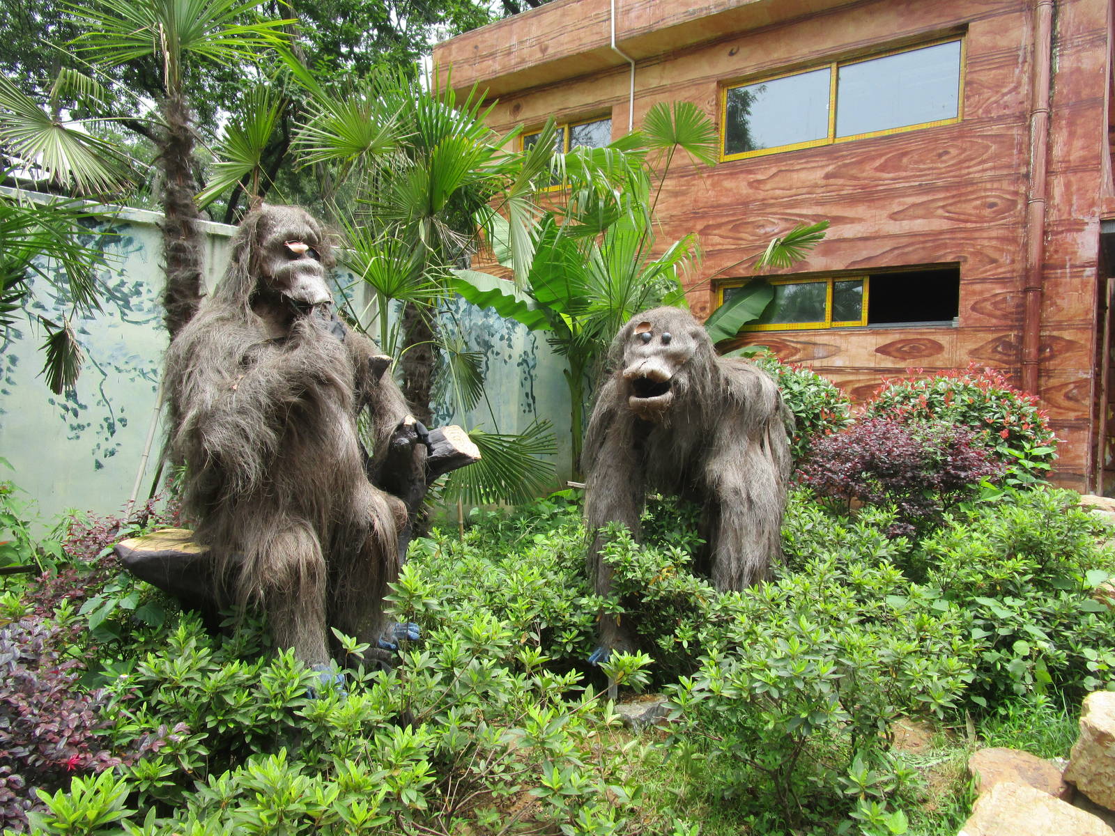 Nanjing Zoo - Ape Sculpture