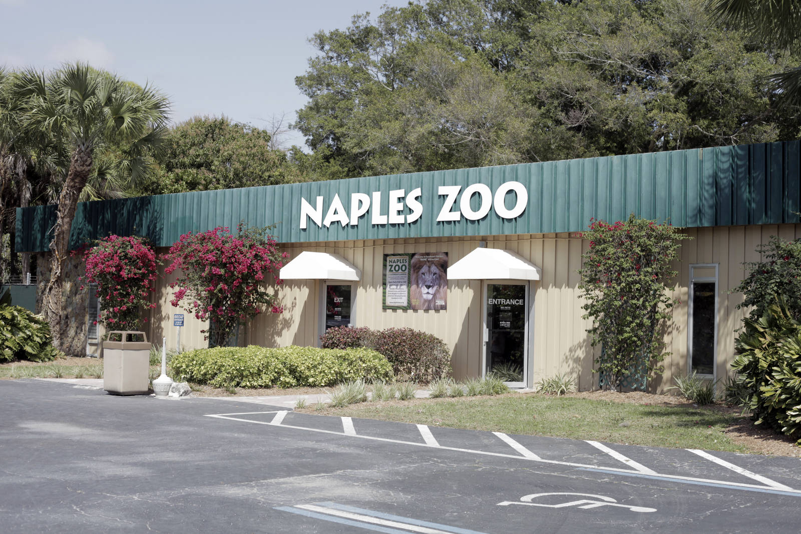 Naples Zoo Entrance
