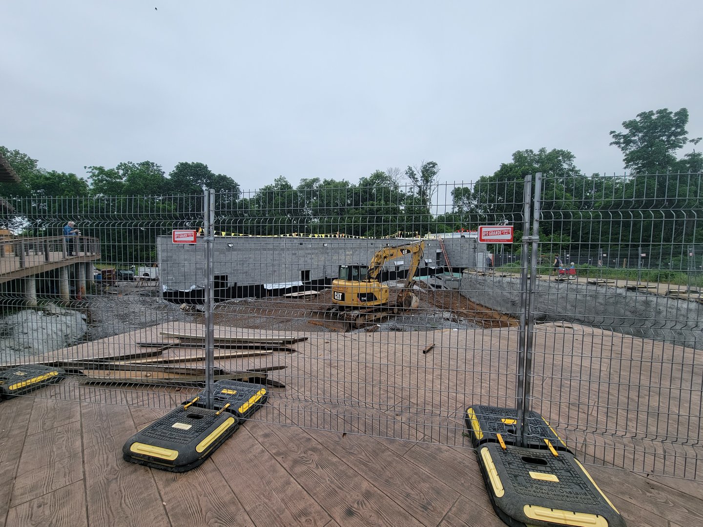 Nashville Zoo 5/22 - Komodo dragon construction by Healthcare Veterinary Center