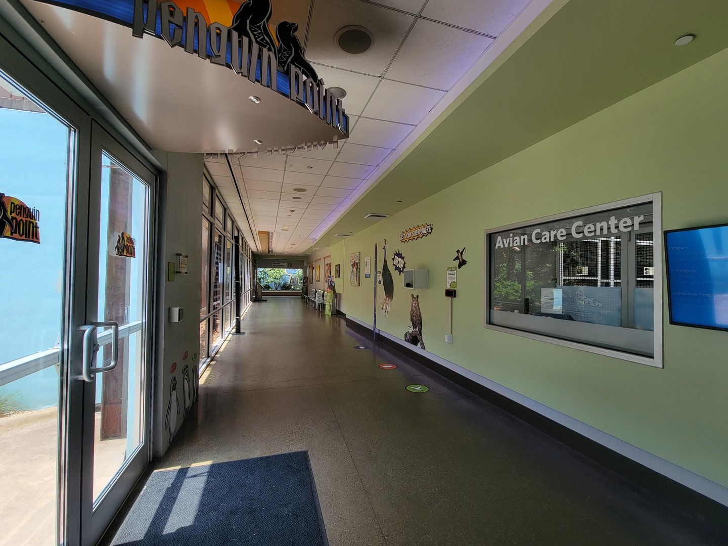 National Aviary - Eagle Hall, view into vet center