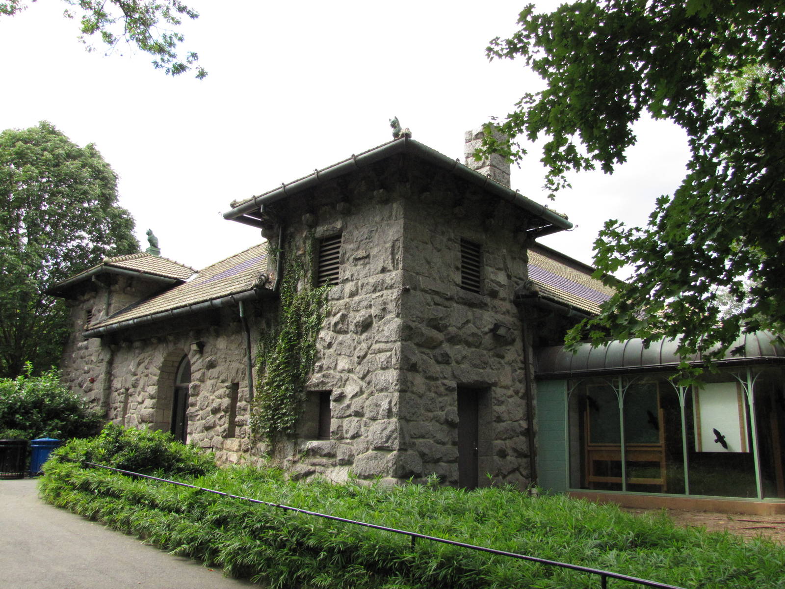 National Zoo 2010 - Think Tank building and former Small Mammal House