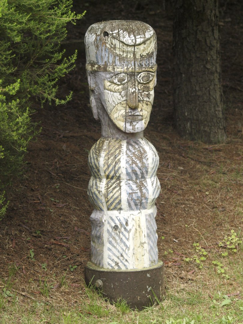 Native carving - Oceanian grassland