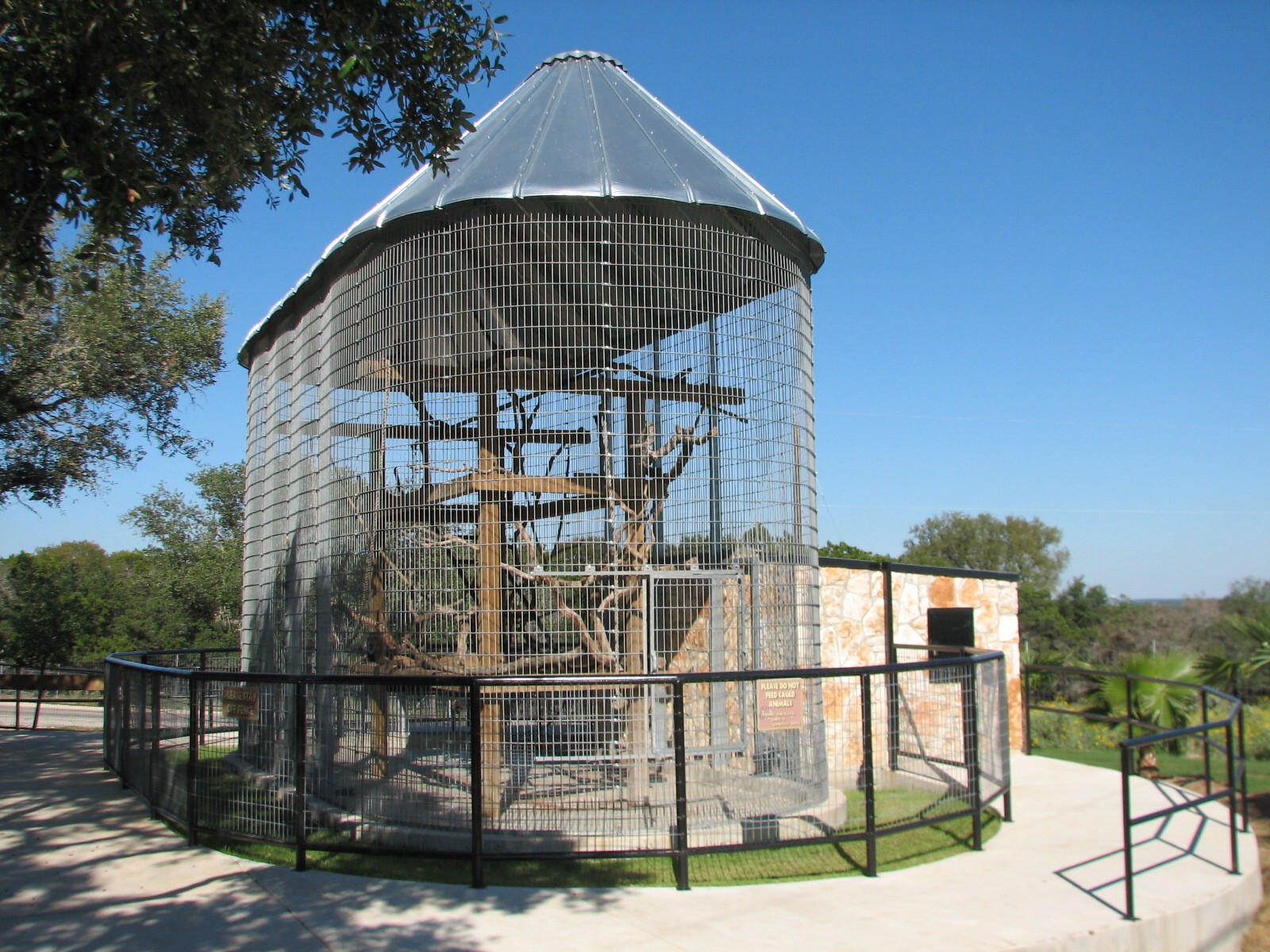 Natural Bridge Wildlife Ranch - Walk-A-Bout - Black and White Ruffed Lemur