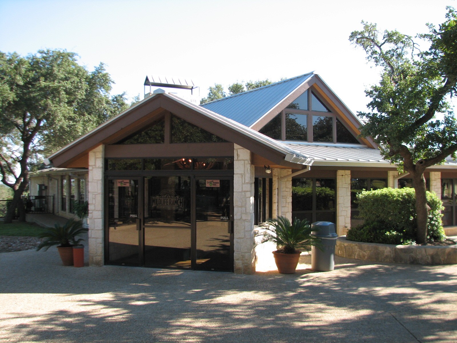 Natural Bridge Wildlife Ranch - Walk-A-Bout - Safari Trading Post