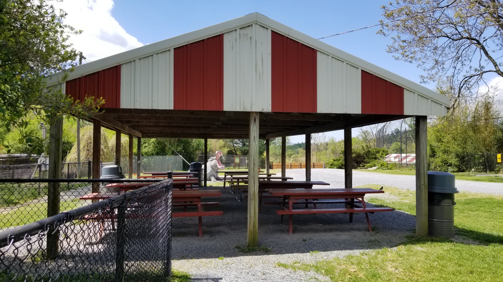 Natural Bridge Zoo - Picnic area