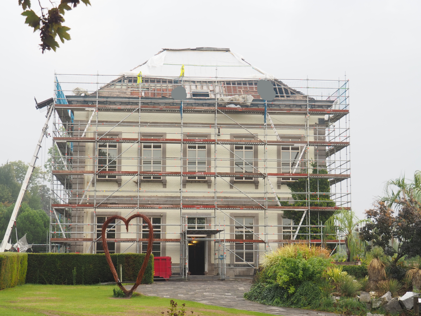Nautilus aquarium building (19th century castle) in scaffolds for renovation, 2022-09-15